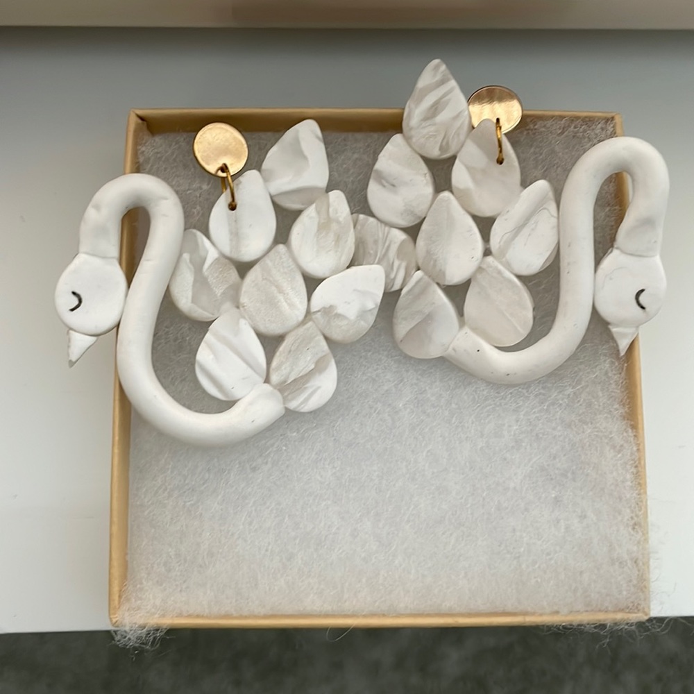 Clay swan 🦢 🦢🦢🦢 white earrings.  Love these!
